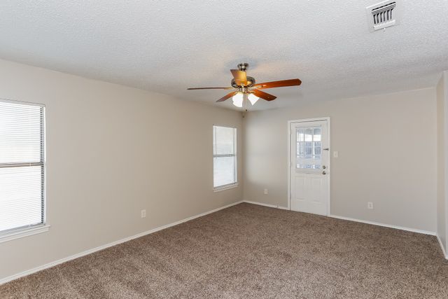 6000 Lavaca Drive, Arlington, TX 76018