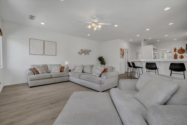 1563 Tanya Ln, Tracy, CA 95377