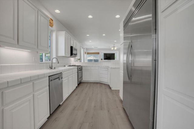 1563 Tanya Ln, Tracy, CA 95377
