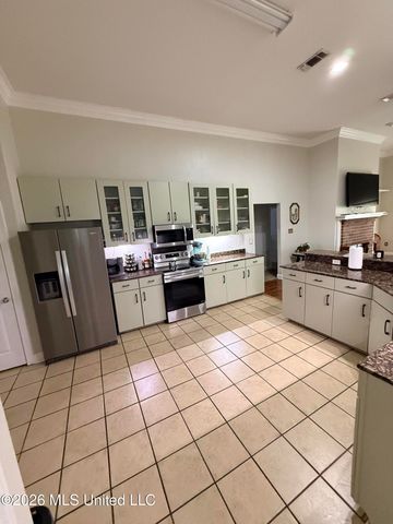7821 Rue Morgan, Ocean Springs, MS 39564