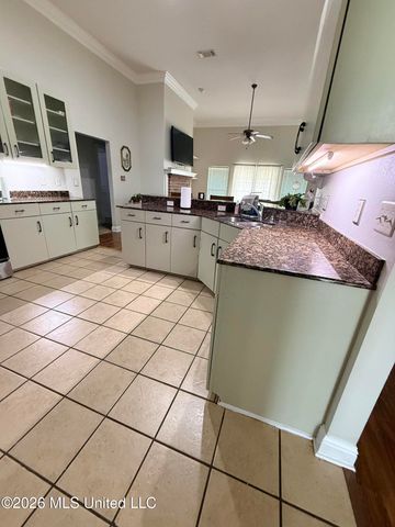 7821 Rue Morgan, Ocean Springs, MS 39564