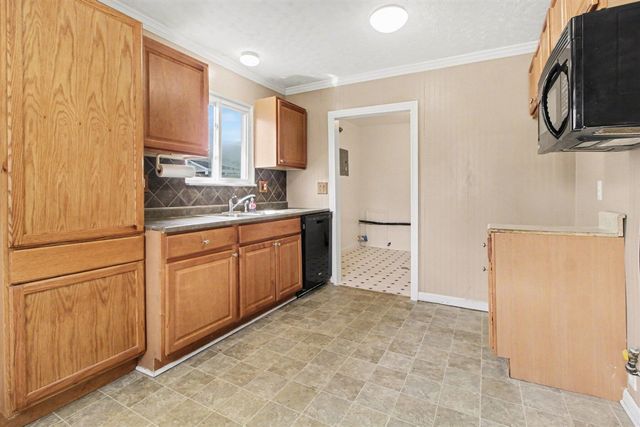 7236 Vivian Street, Taylor, MI 48180