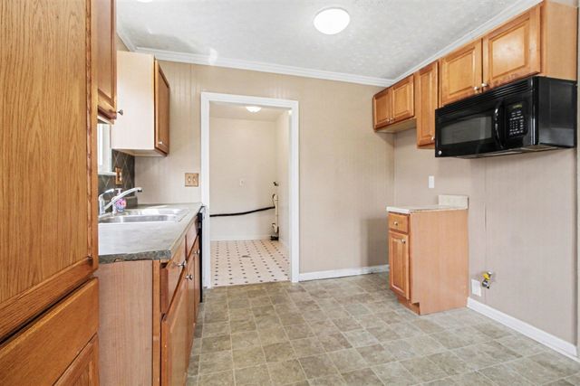 7236 Vivian Street, Taylor, MI 48180