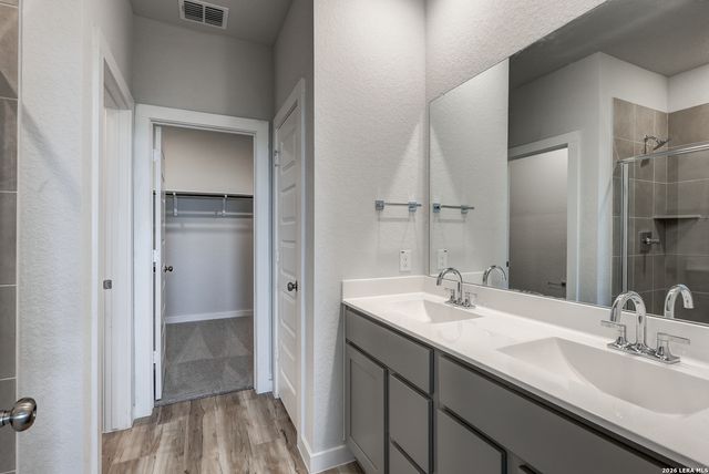 9946 Chavaneaux Lndg, San Antonio, TX 78221