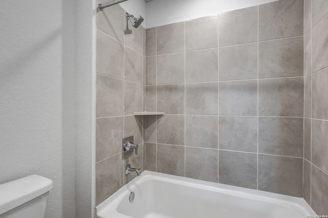 9946 Chavaneaux Lndg, San Antonio, TX 78221