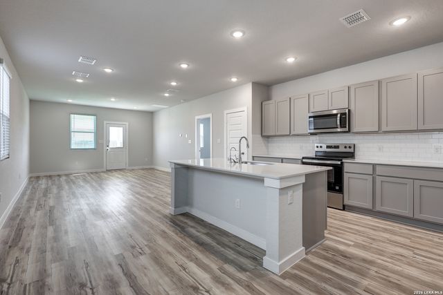 9946 Chavaneaux Lndg, San Antonio, TX 78221