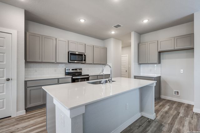 9946 Chavaneaux Lndg, San Antonio, TX 78221
