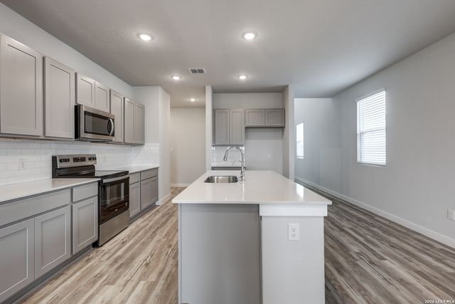 9946 Chavaneaux Lndg, San Antonio, TX 78221