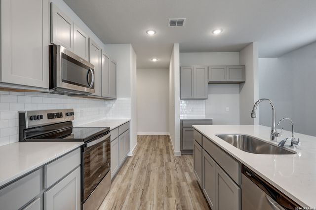 9946 Chavaneaux Lndg, San Antonio, TX 78221