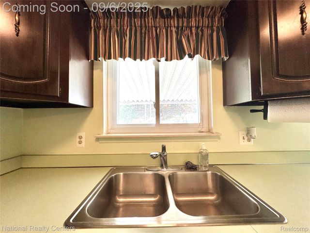 9915 Beech Daly Road, Taylor, MI 48180