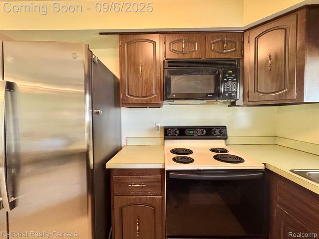 9915 Beech Daly Road, Taylor, MI 48180