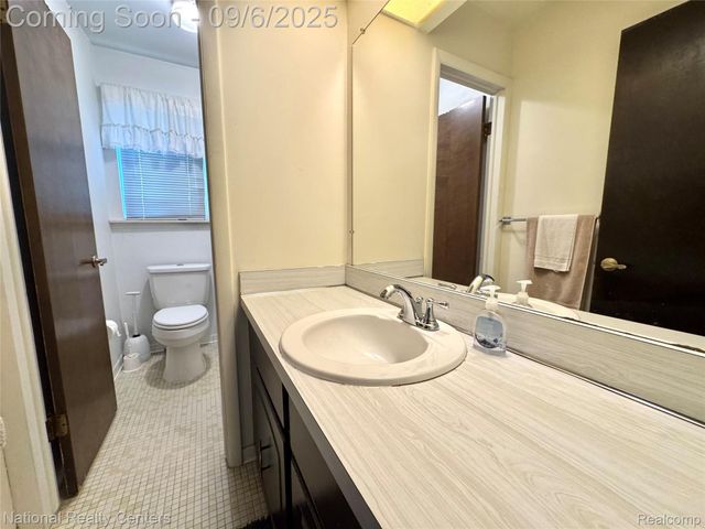 9915 Beech Daly Road, Taylor, MI 48180