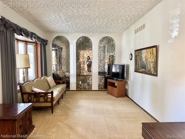 9915 Beech Daly Road, Taylor, MI 48180