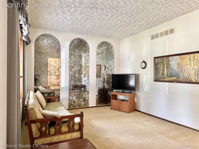 9915 Beech Daly Road, Taylor, MI 48180