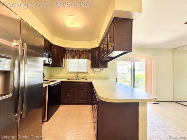 9915 Beech Daly Road, Taylor, MI 48180