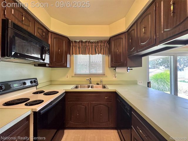 9915 Beech Daly Road, Taylor, MI 48180