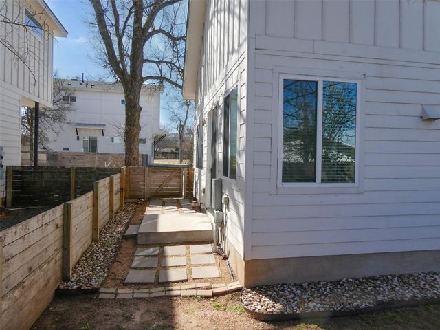 2512 WHELESS LN 5, Austin, TX 78723