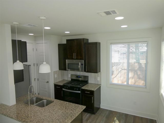 2512 WHELESS LN 5, Austin, TX 78723