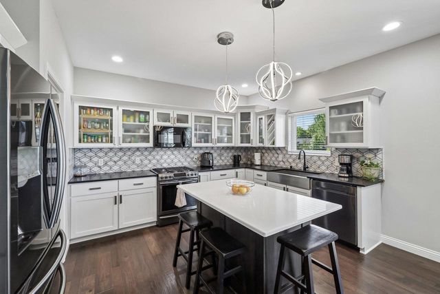 116 Crooked Tree Circle, Deforest, WI 53532
