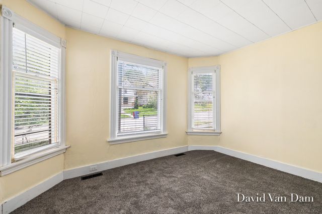 943 PROSPECT Avenue NE, Grand Rapids, MI 49503