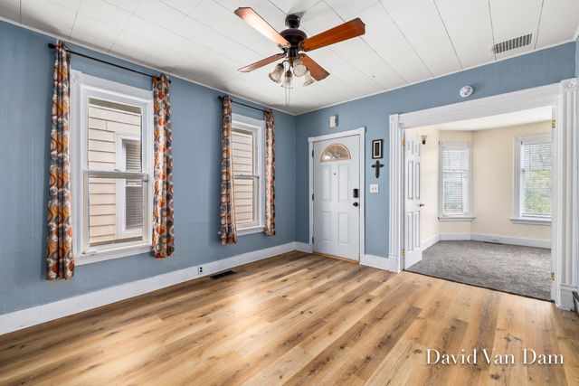 943 PROSPECT Avenue NE, Grand Rapids, MI 49503