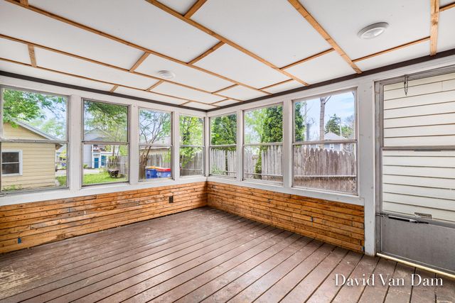 943 PROSPECT Avenue NE, Grand Rapids, MI 49503
