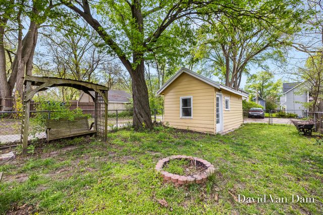943 PROSPECT Avenue NE, Grand Rapids, MI 49503