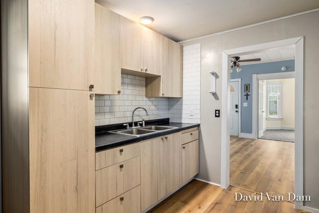 943 PROSPECT Avenue NE, Grand Rapids, MI 49503