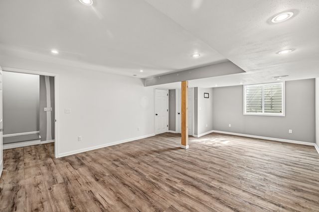 10324 Stonebridge Drive, Johnston, IA 50131