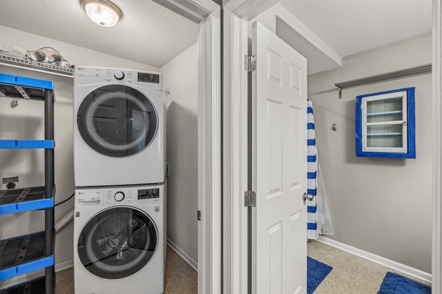 10324 Stonebridge Drive, Johnston, IA 50131