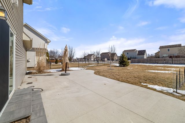 10324 Stonebridge Drive, Johnston, IA 50131