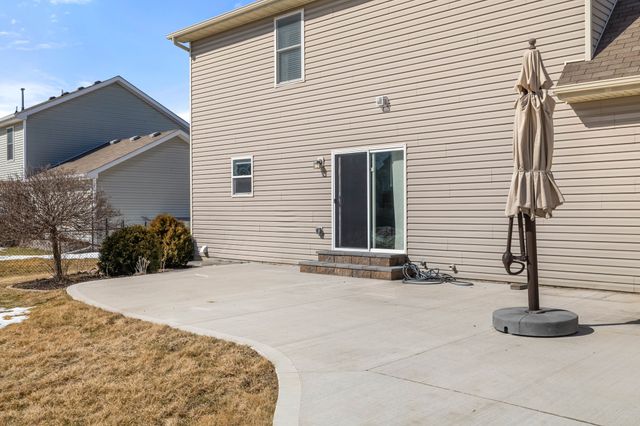 10324 Stonebridge Drive, Johnston, IA 50131