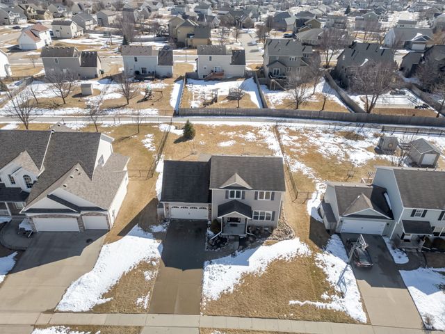 10324 Stonebridge Drive, Johnston, IA 50131