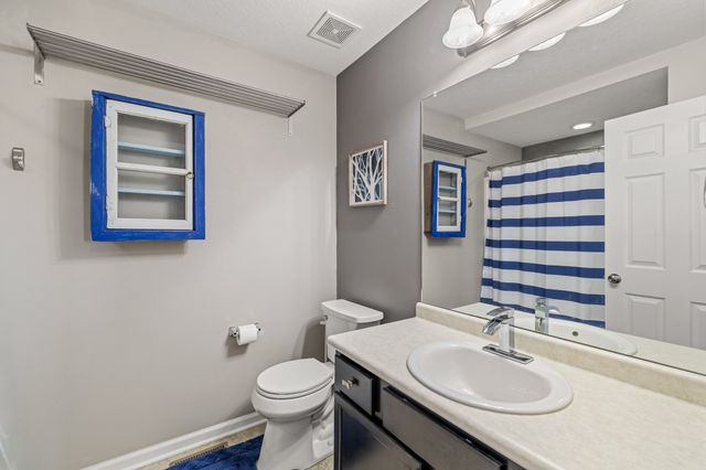 10324 Stonebridge Drive, Johnston, IA 50131