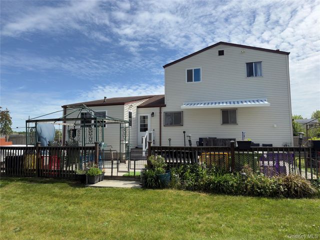 5 Zane Court, Brentwood, NY 11717