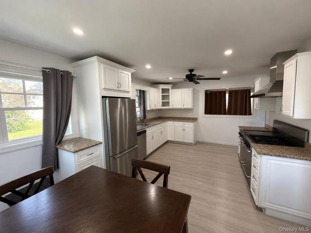 5 Zane Court, Brentwood, NY 11717