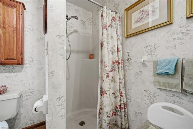 645 Ravenwoods DR, Chesapeake, VA 23322