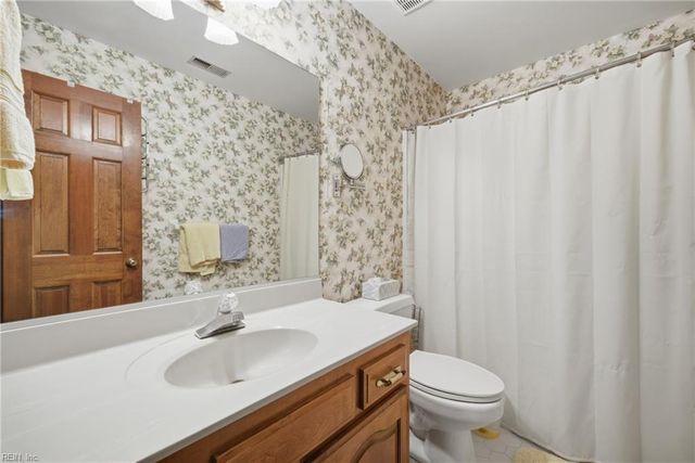 645 Ravenwoods DR, Chesapeake, VA 23322
