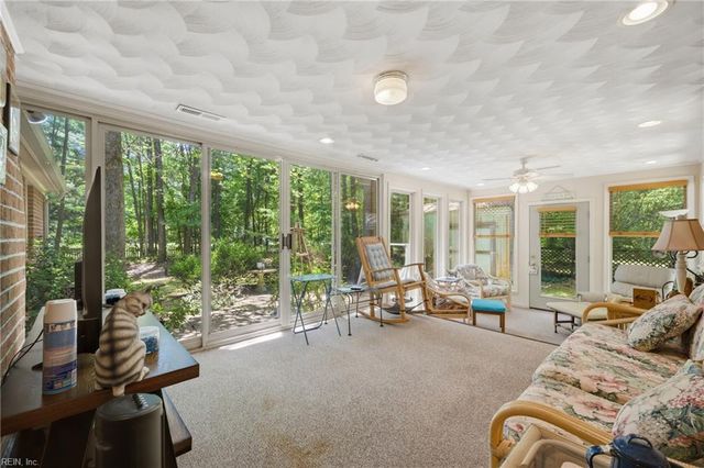 645 Ravenwoods DR, Chesapeake, VA 23322