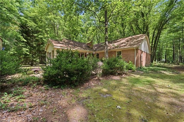 645 Ravenwoods DR, Chesapeake, VA 23322