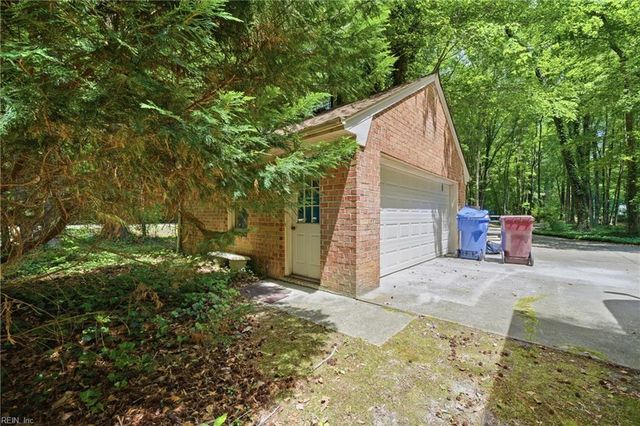 645 Ravenwoods DR, Chesapeake, VA 23322