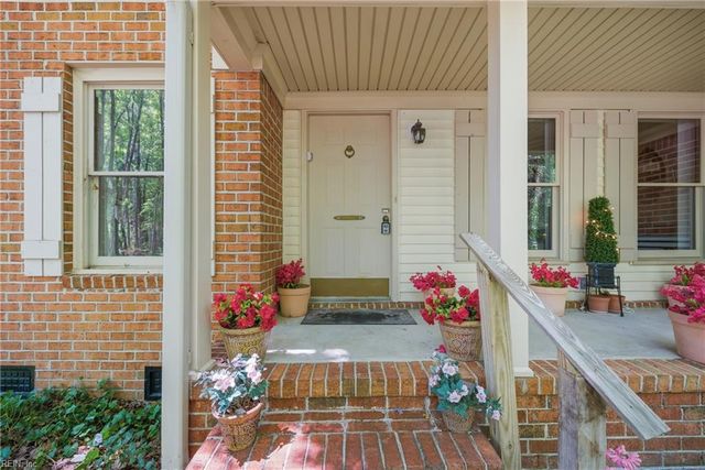 645 Ravenwoods DR, Chesapeake, VA 23322