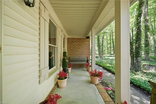 645 Ravenwoods DR, Chesapeake, VA 23322