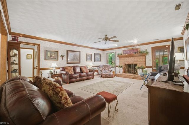 645 Ravenwoods DR, Chesapeake, VA 23322
