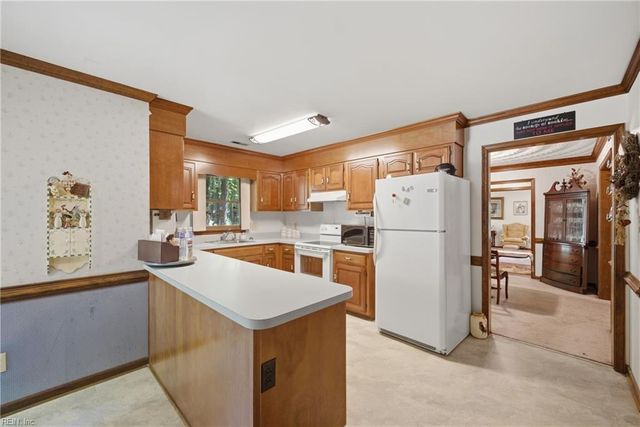 645 Ravenwoods DR, Chesapeake, VA 23322