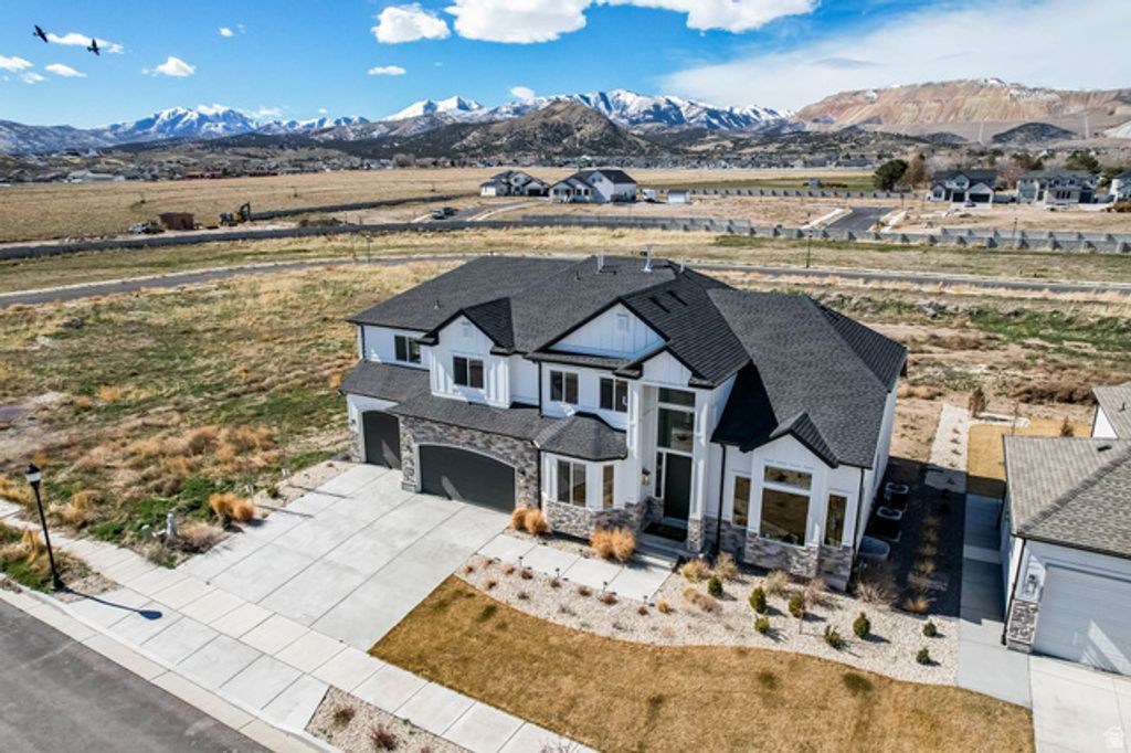 Image 2 of property listing at 13336 S CARMEN OAK DR, Herriman, UT 84096