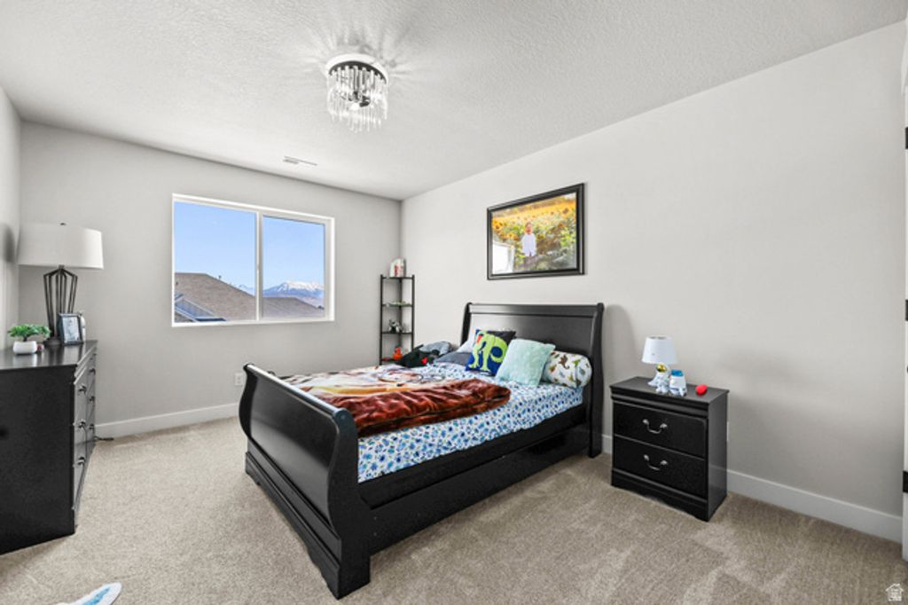 Image 15 of property listing at 13336 S CARMEN OAK DR, Herriman, UT 84096