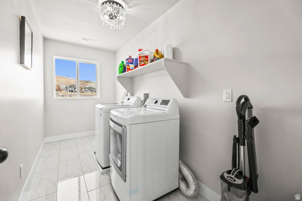 Image 21 of property listing at 13336 S CARMEN OAK DR, Herriman, UT 84096