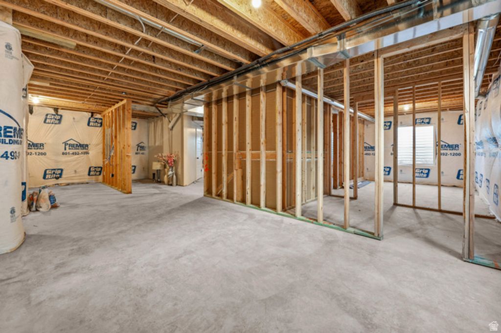 Image 39 of property listing at 13336 S CARMEN OAK DR, Herriman, UT 84096