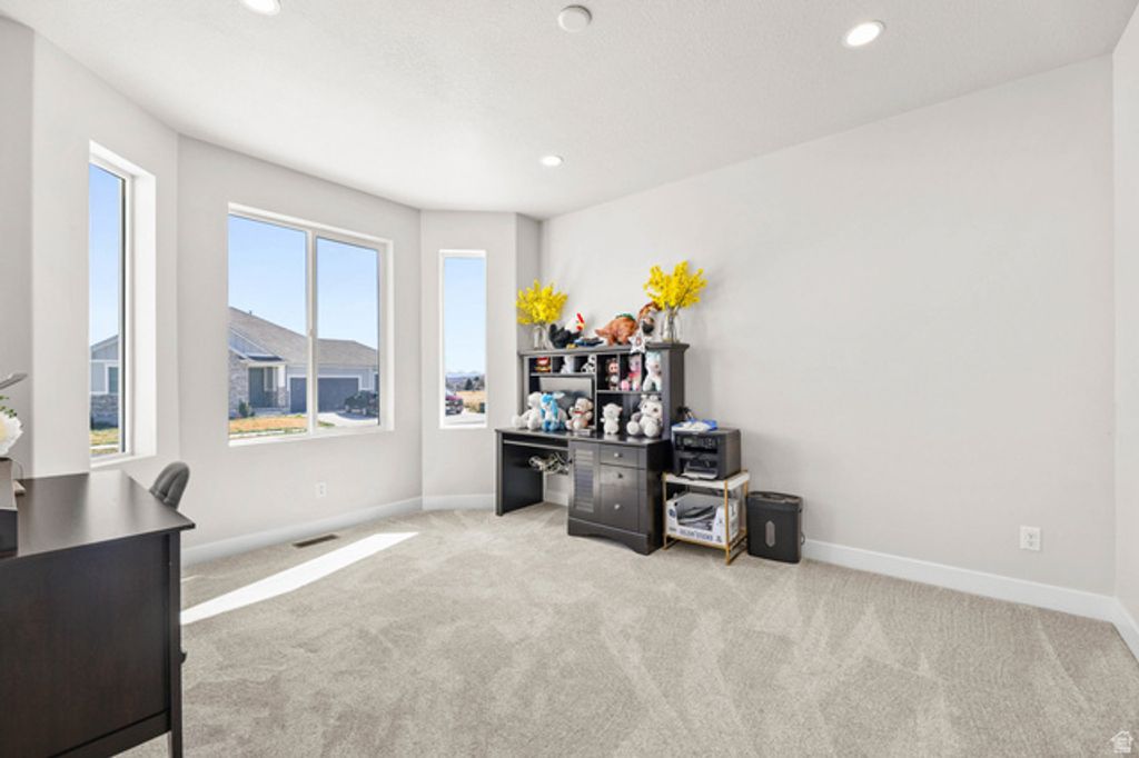 Image 8 of property listing at 13336 S CARMEN OAK DR, Herriman, UT 84096